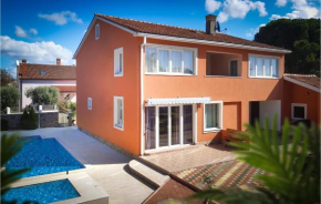 Gorgeous Home In Valbandon With Wifi